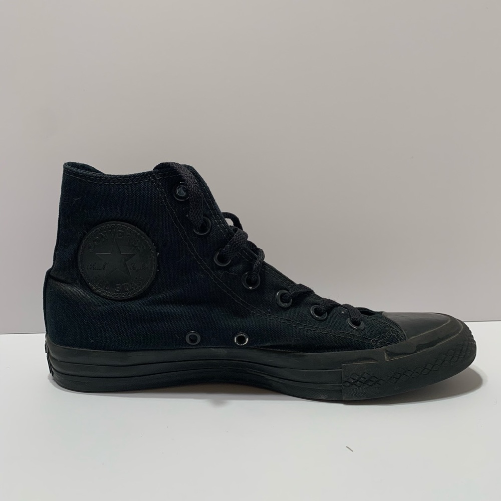 all-black size 8 converse
